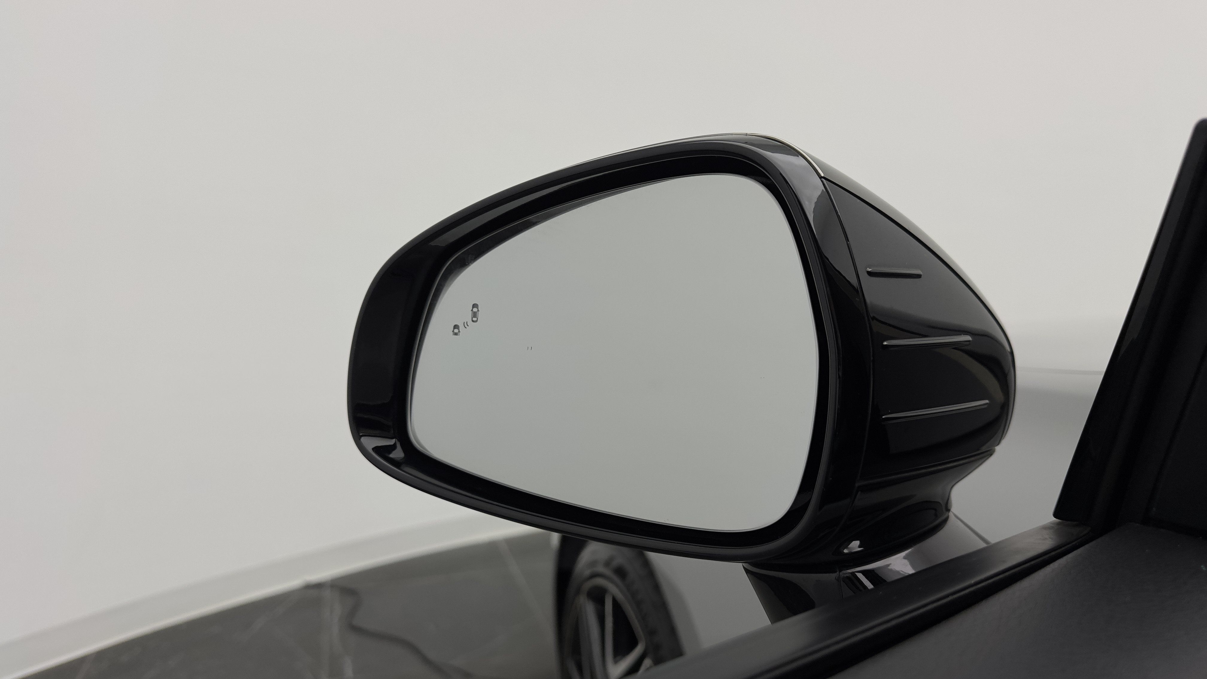 Used 2023 Kia Stinger GT-Line w/ Sun & Sound Package RWD image 16