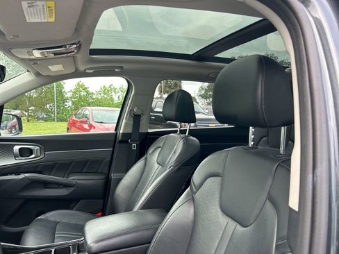 Used 2023 Kia Sorento SX image 16