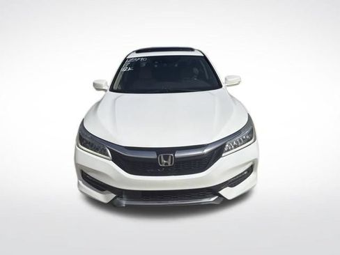 Used 2017 Honda Accord Touring image 11