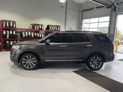 Used 2016 Ford Explorer Platinum AWD/4WD image 2