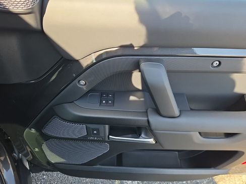 Used 2023 Land Rover Defender 90 V8 image 19