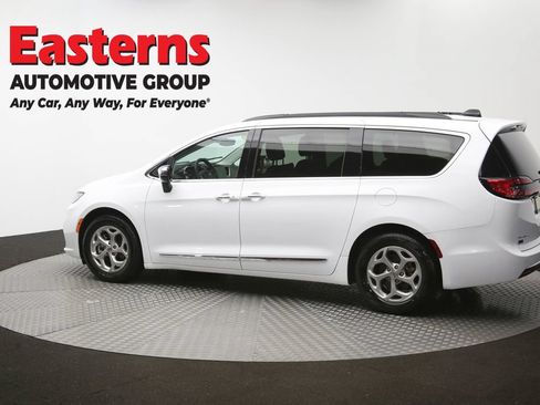 Used 2023 Chrysler Pacifica Limited FWD image 65