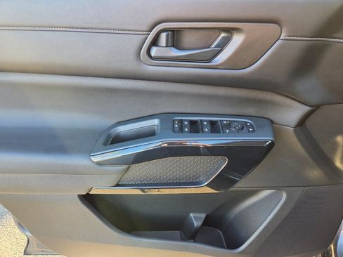 Used 2023 Nissan Pathfinder SV FWD image 23