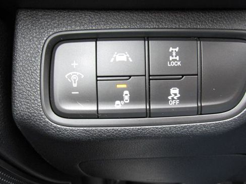 Used 2019 Hyundai Santa Fe SE image 16