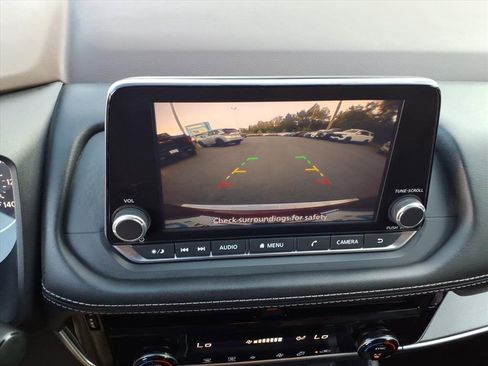 Used 2023 Nissan Rogue SV image 30