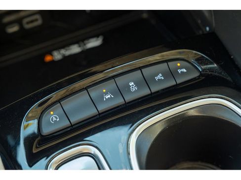 Used 2023 Buick Envision Avenir FWD image 28