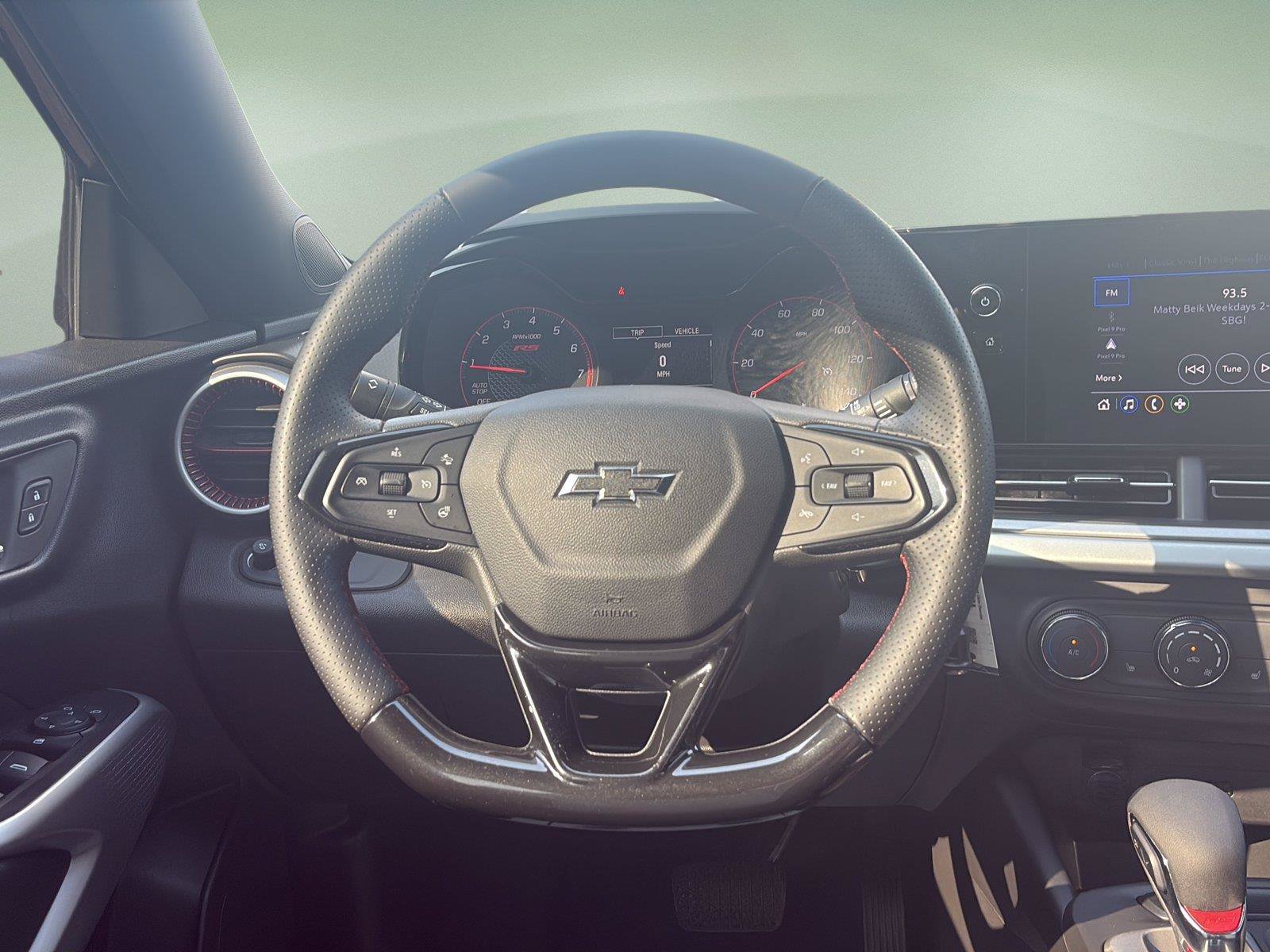 Used 2025 Chevrolet Trax RS FWD image 12