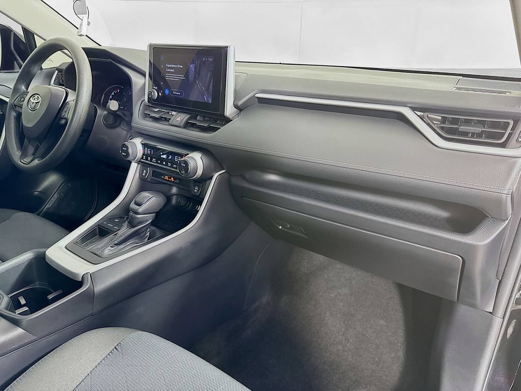 Used 2025 Toyota RAV4 XLE FWD image 35