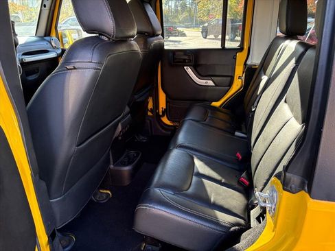 Used 2015 Jeep Wrangler Unlimited Sahara image 18