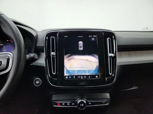 Certified 2024 Volvo XC40 B5 Core AWD/4WD image 40