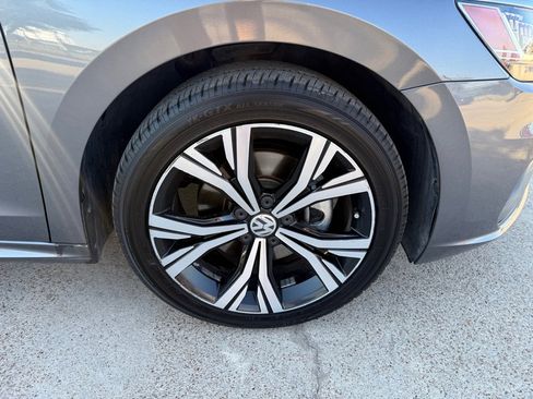 Used 2021 Volkswagen Passat 2.0T SE image 11