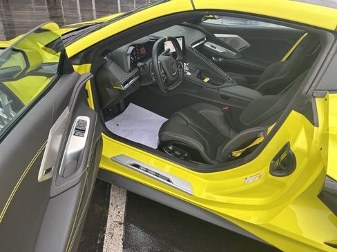 Used 2021 Chevrolet Corvette Stingray w/ Z51 Performance Package image 15