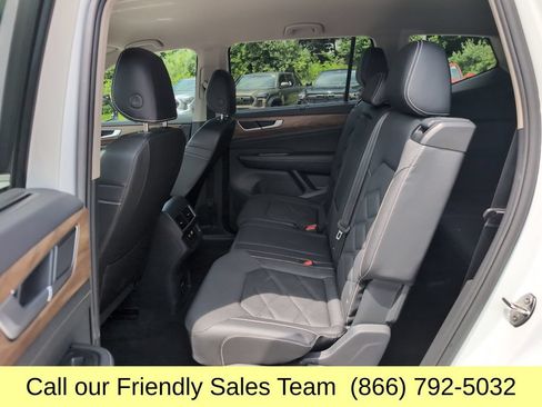 Used 2025 Volkswagen Atlas SE AWD/4WD image 23