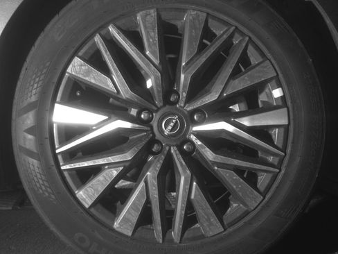 Used 2025 Nissan Altima 2.5 SV image 13