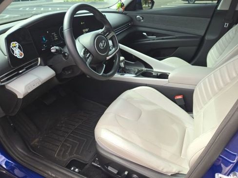 Used 2021 Hyundai Elantra Limited FWD image 2