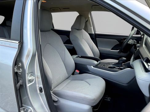 Used 2023 Toyota Highlander L AWD/4WD image 30