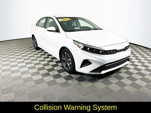 Used 2023 Kia Forte LXS image 3