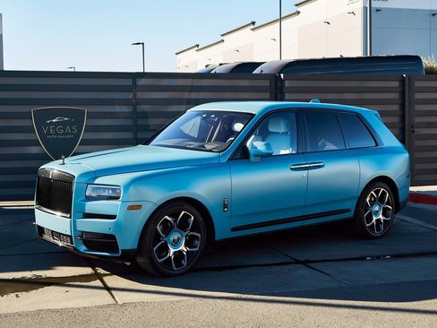 Used 2022 Rolls-Royce Cullinan Black Badge w/ Dark Exterior Package image 5