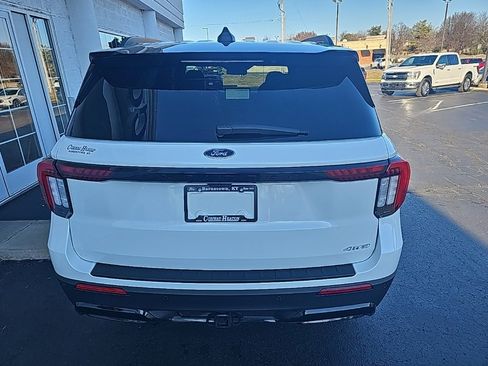 Used 2025 Ford Explorer ST-Line w/ Premium Package image 5