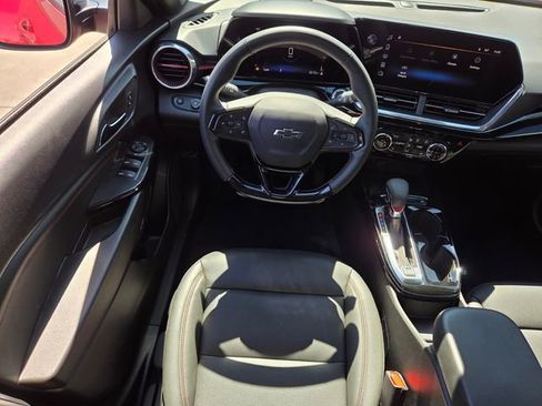 Certified 2024 Chevrolet Trax RS w/ Sunroof Package image 12