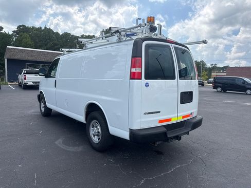 Used 2017 Chevrolet Express 2500 w/ Cold Climate Package RWD image 3