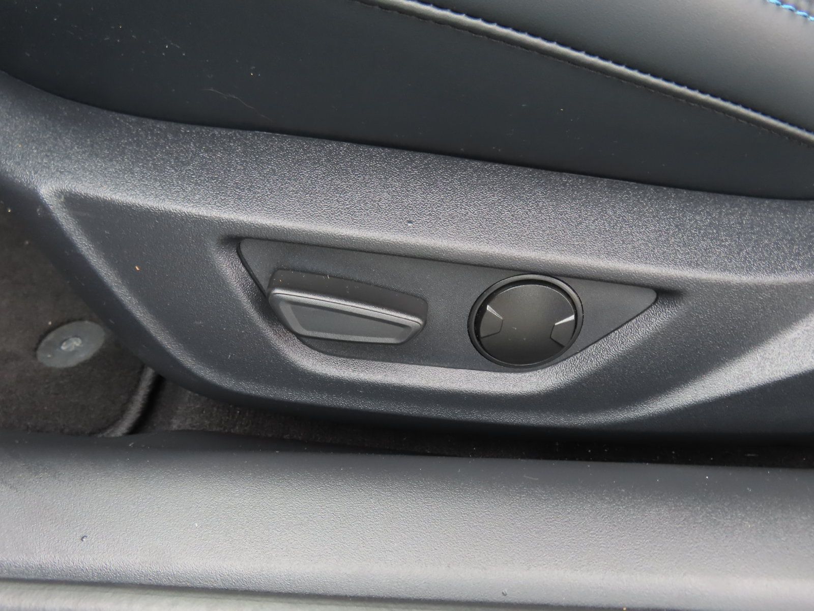 Used 2025 Ford Mustang Dark Horse RWD image 33