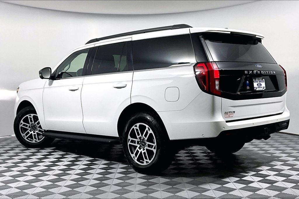 Used 2025 Ford Expedition Active AWD/4WD image 11