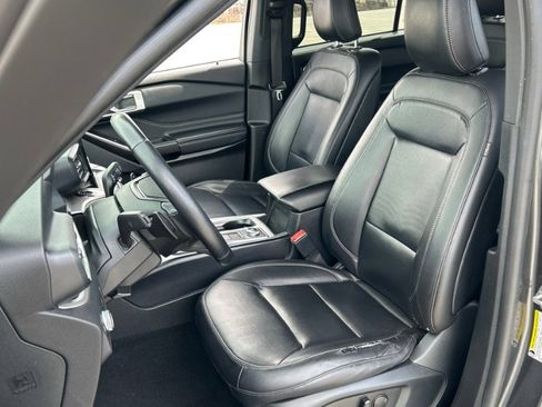 Used 2020 Ford Explorer XLT w/ Equipment Group 202A image 11