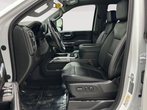 Used 2022 Chevrolet Silverado 3500 LTZ w/ LTZ Convenience Package image 9