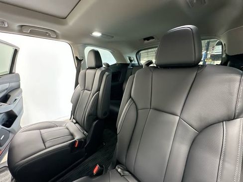 Used 2025 Subaru Ascent Limited AWD/4WD image 19