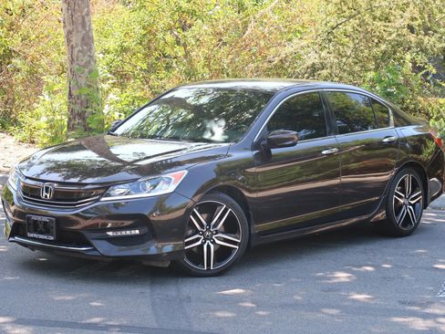 Used 2016 Honda Accord Sport image 4