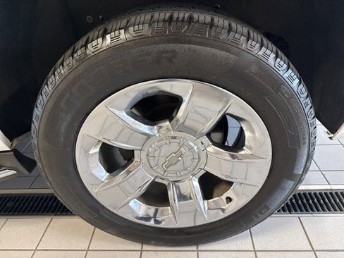 Used 2018 Chevrolet Suburban Premier AWD/4WD image 11