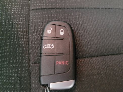 Used 2015 Chrysler 200 Limited w/ Convenience Group image 32