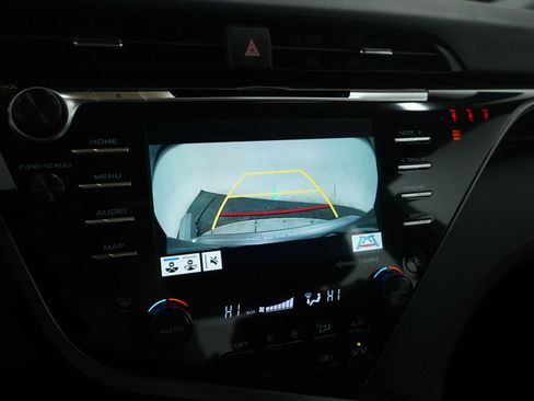 Used 2020 Toyota Camry XLE image 20