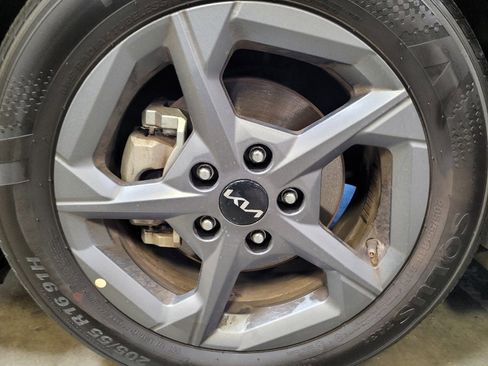 Used 2025 Kia K4 LXS image 31