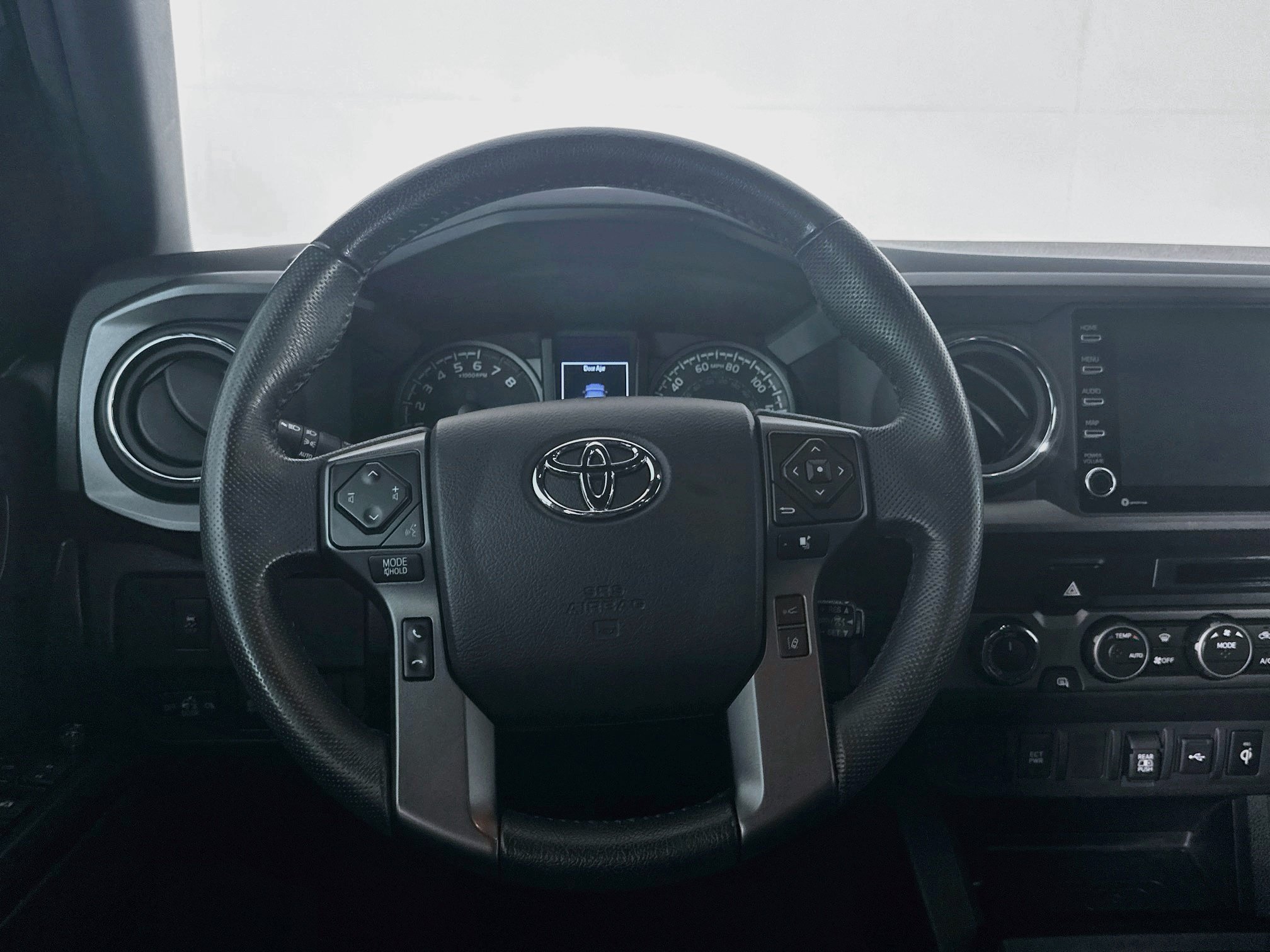 Used 2022 Toyota Tacoma TRD Off-Road AWD/4WD image 17