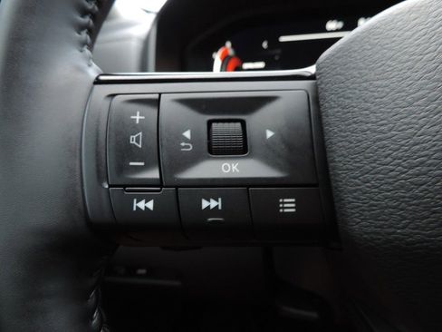 Used 2025 Nissan Rogue Platinum w/ Tech Package image 28