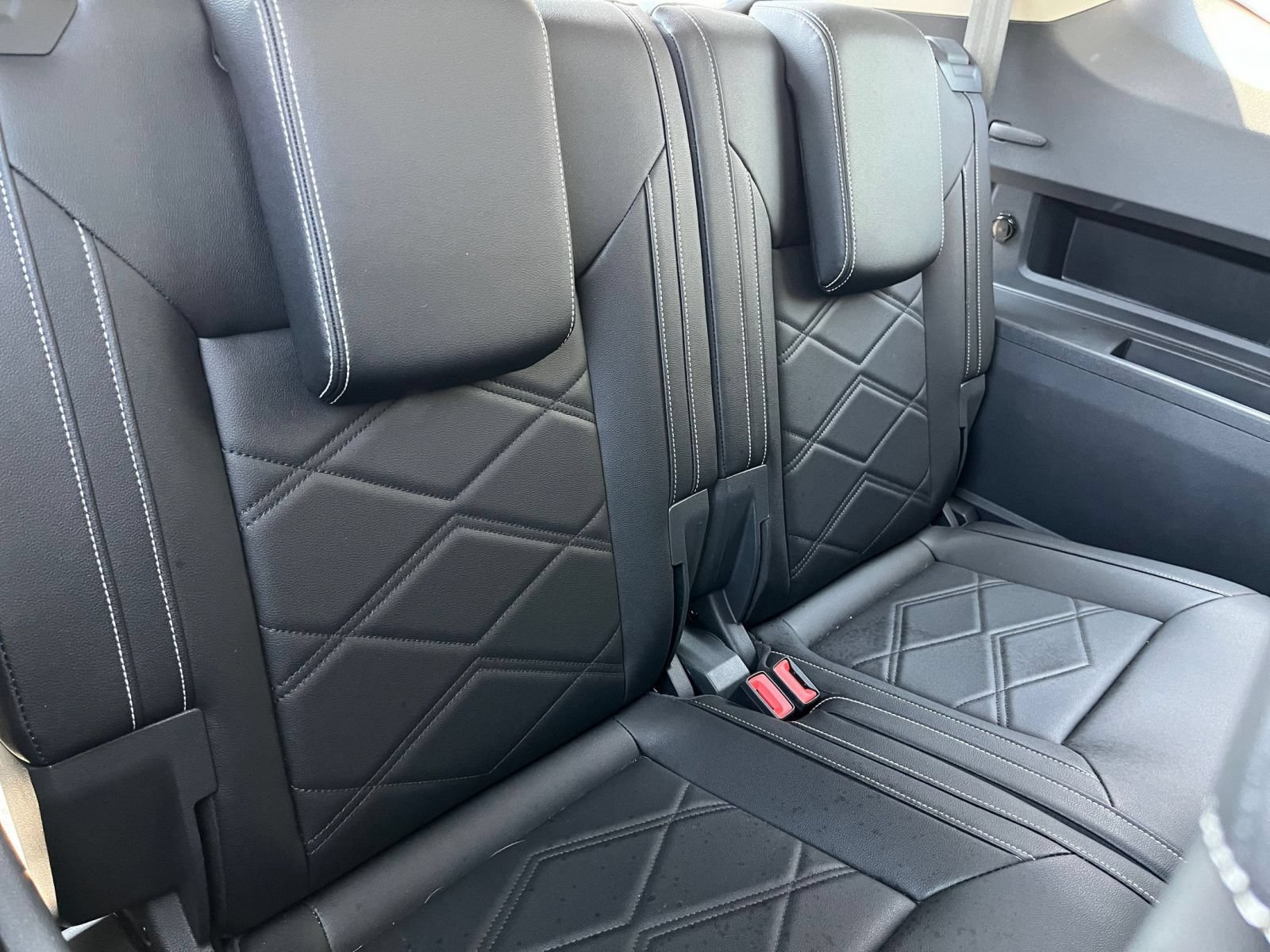 Used 2026 Volkswagen Atlas SE AWD/4WD image 32