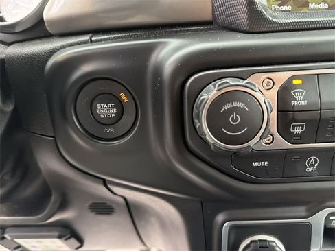 Used 2018 Jeep Wrangler Unlimited Sahara image 22