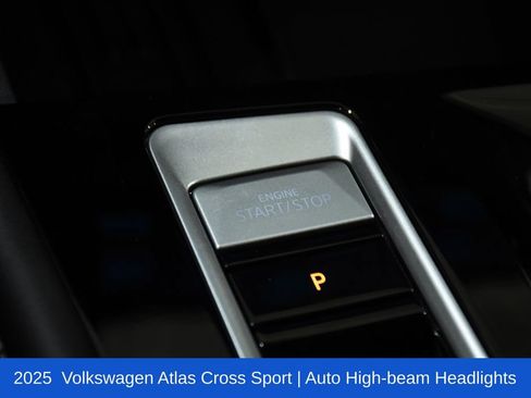 Used 2025 Volkswagen Atlas Cross Sport SE FWD image 17