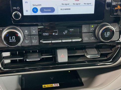 Used 2024 Toyota Highlander XLE image 15