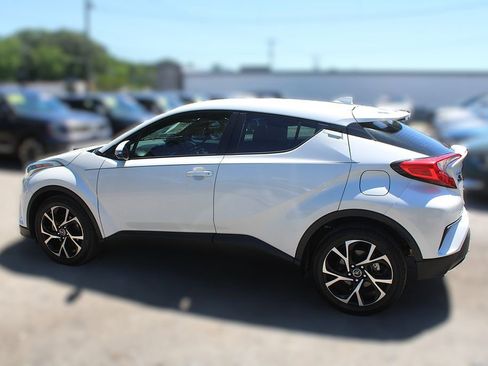 Used 2019 Toyota C-HR XLE FWD image 12