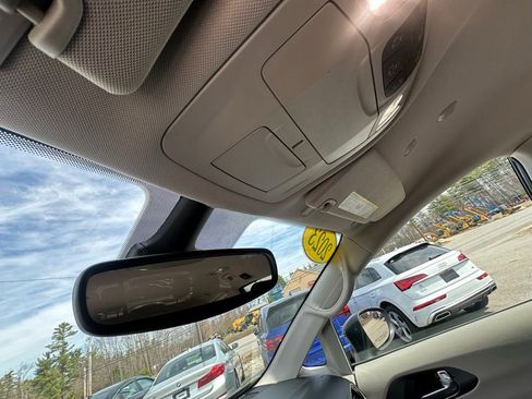 Used 2023 Chrysler Pacifica Touring-L FWD image 29