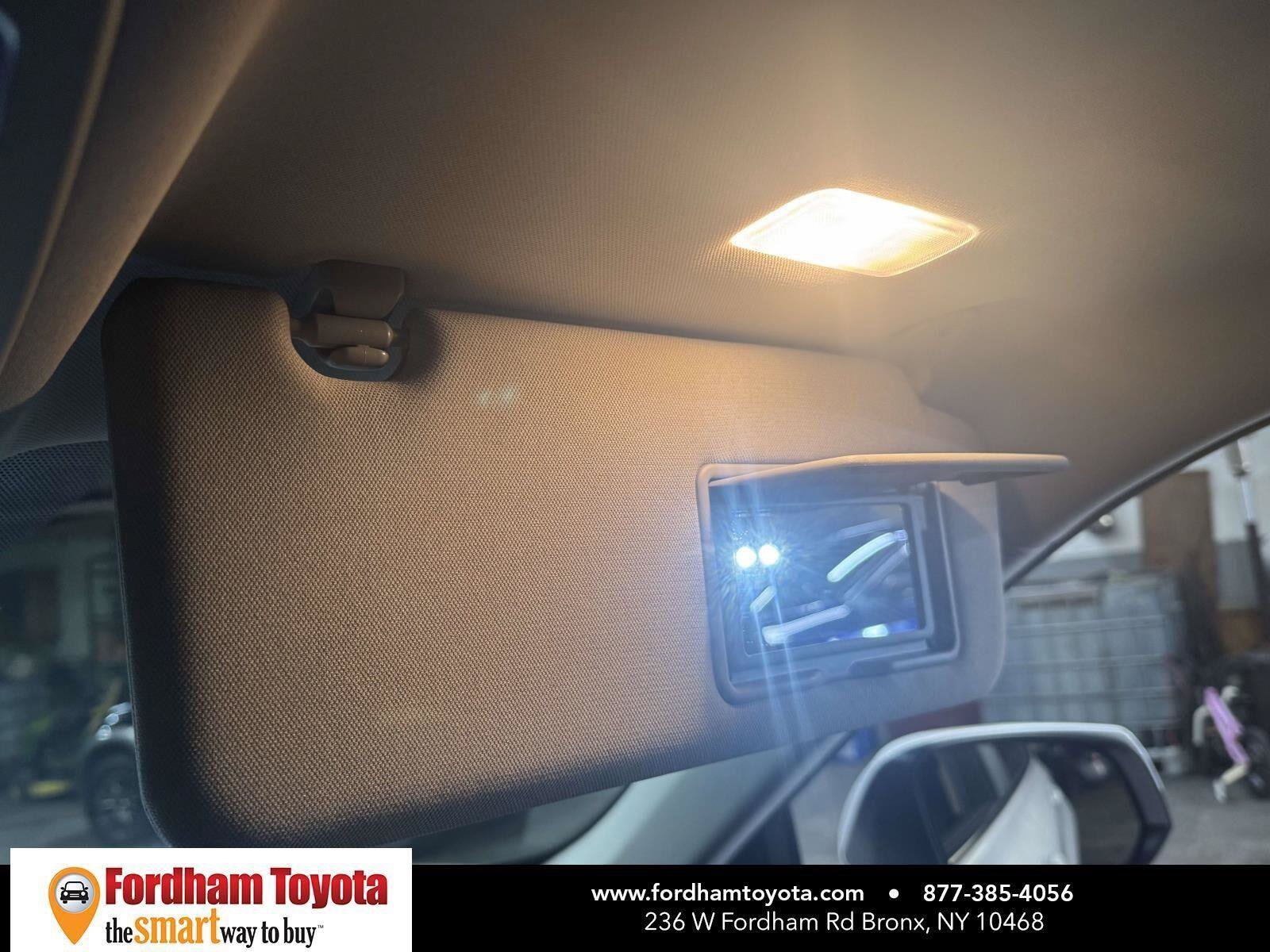 Used 2023 Toyota Highlander XLE AWD/4WD image 17