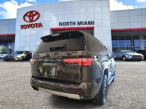 Used 2023 Toyota Sequoia Limited image 4