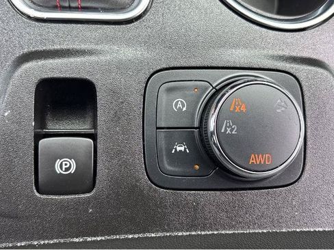 Used 2023 Chevrolet Traverse RS AWD/4WD image 29