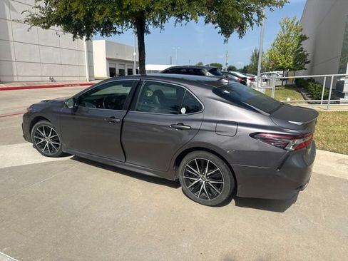 Used 2023 Toyota Camry SE FWD image 5