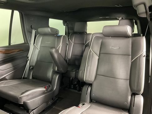 Used 2023 Cadillac Escalade Premium Luxury RWD image 16