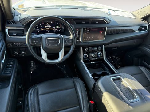 Used 2023 GMC Yukon XL Denali image 15