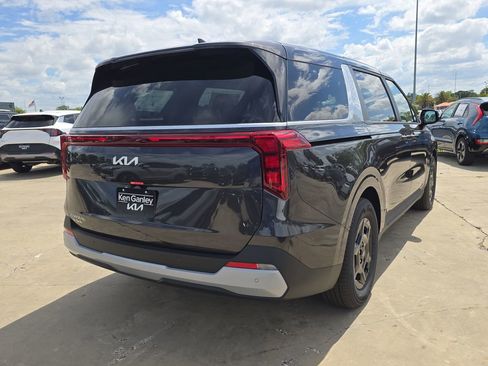 New 2026 Kia Carnival FWD image 8